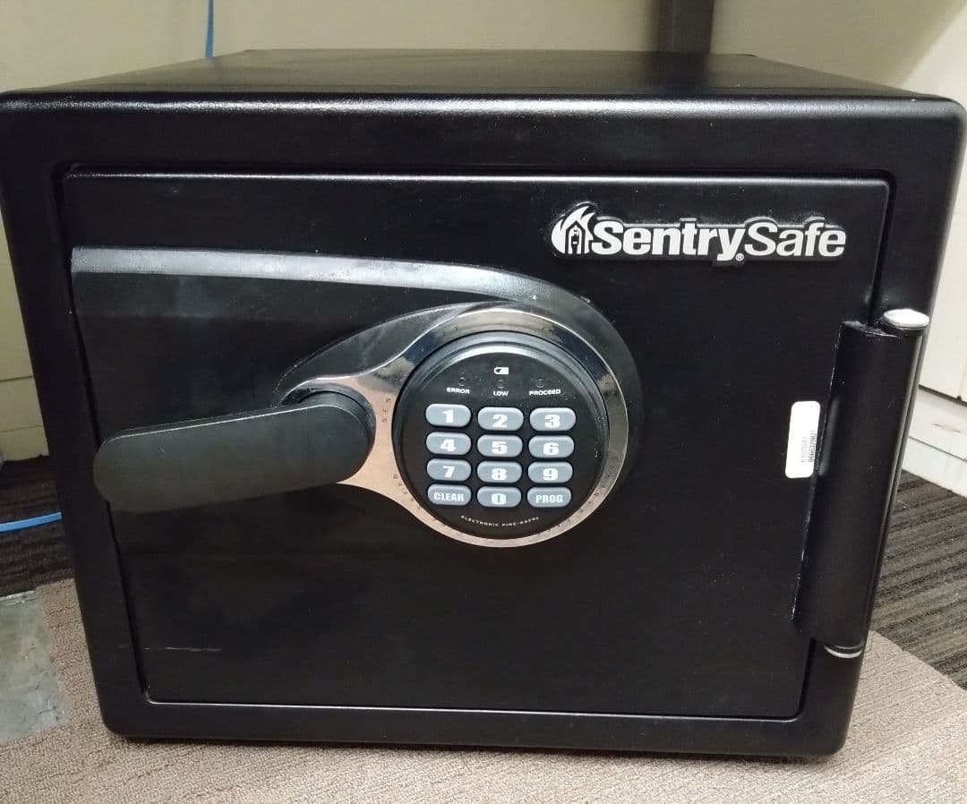 □セントリー 耐火金庫 ☆ KSW0507 sentry□ - メルカリ