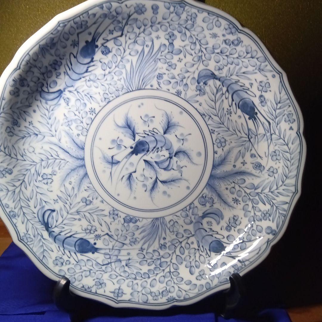 青白いエビ模様の飾皿