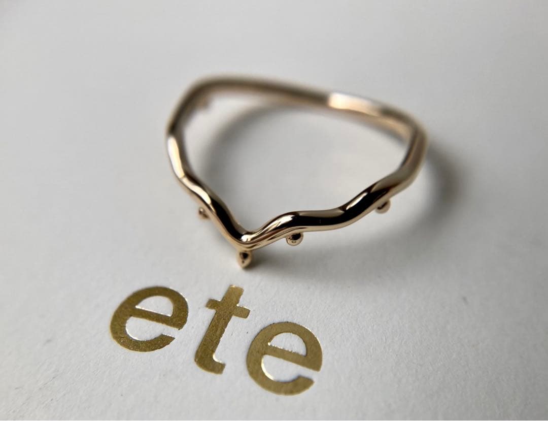 エテ　クラウン　ウェーブ　重ね付け　イエローゴールド　ピンキーリング　k10