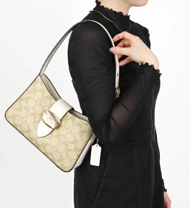 COACH　極美品　ワンショルダー　シグネチャー　CP005