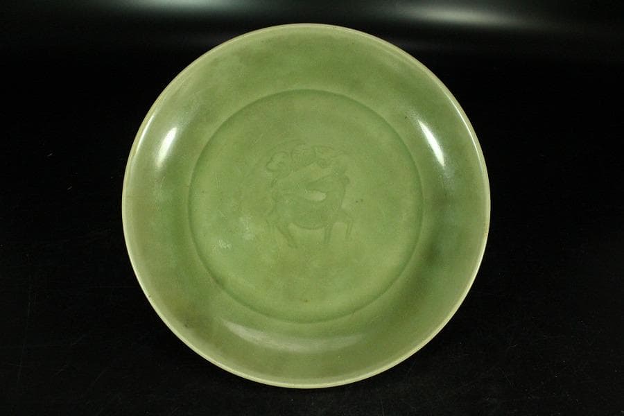 中国美術 青磁 鹿福紋 皿 φ19.5cm(K-A827)