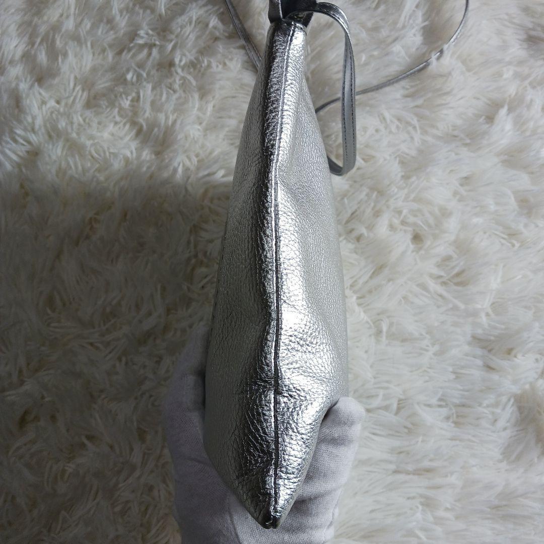 サロンドアルファード　ショルダーバック　シルバー スマイル　ポシェット