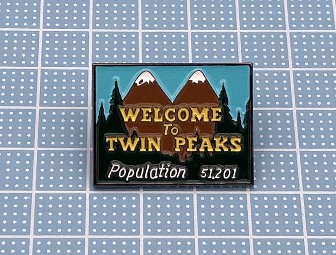 ツインピークス 看板 ピンバッジ Welcome to Twinpeaks - メルカリ