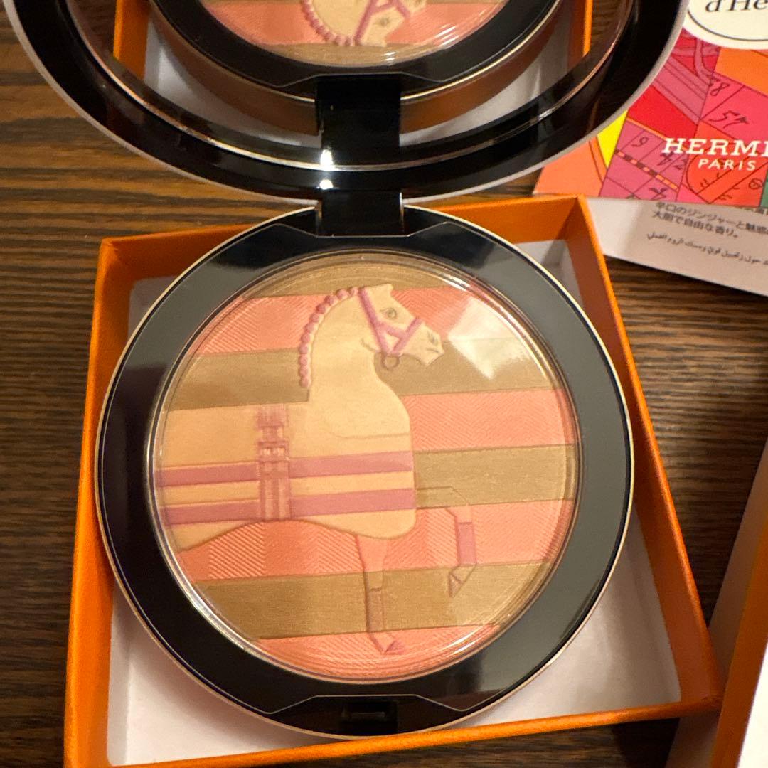 ♪ 新品HERMESエルメス　フェイスパウダー　プードル ロカバール　おまけ付き