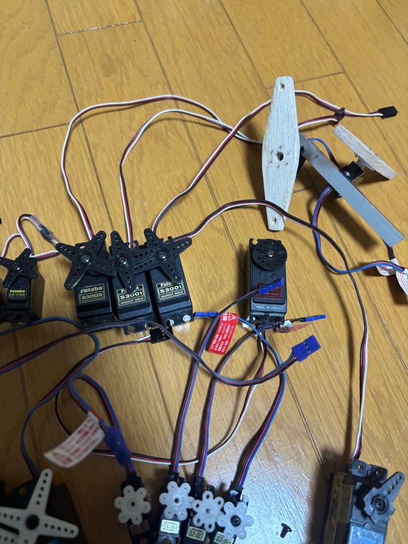 ラジコン飛行機　サーボ　値段相談