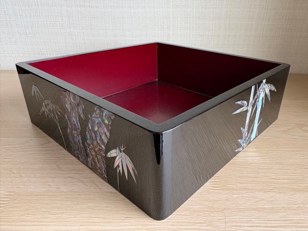 《未使用新品》螺鈿　漆器　三段お重　松竹梅に鶴