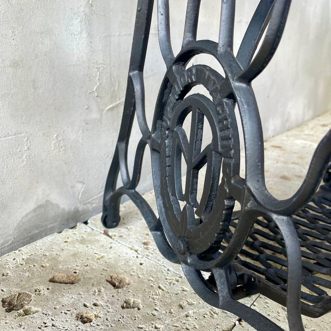 イギリス アンティークミシン脚テーブル FRIEND 足踏みミシン 網目