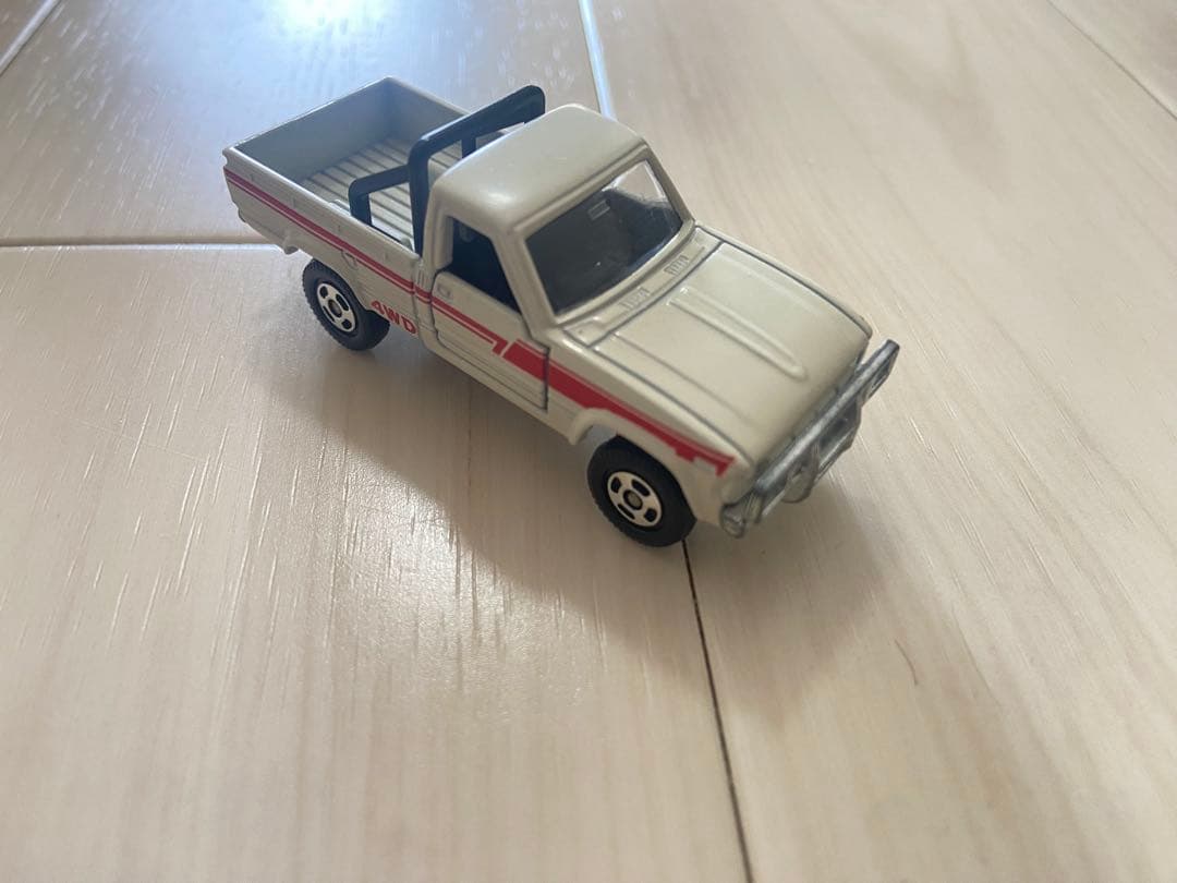 トミカ　トヨタ　ハイラックス　4WD 日本製　美品