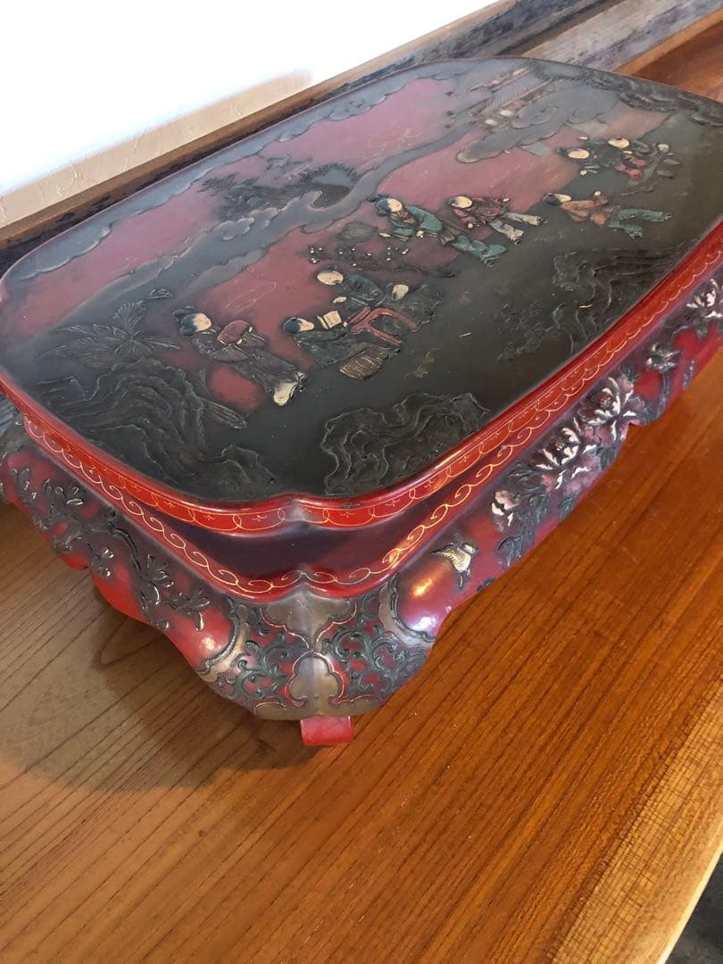 稀少な琉球漆器の逸品 唐子人物文卓台