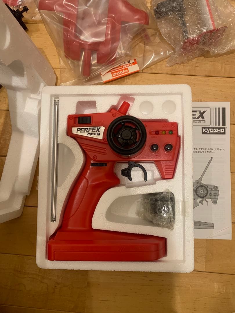 ディアゴスティーニ　1/8F1エンジンカーラジコン　フェラーリF2004 京商