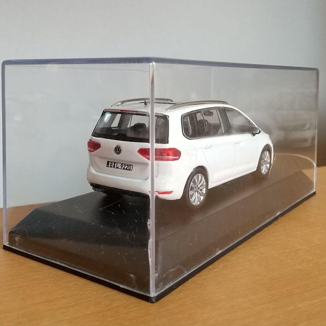 フォルクスワーゲン ゴルフトゥーラン ミニカー ホワイト ノレブ ケース付き