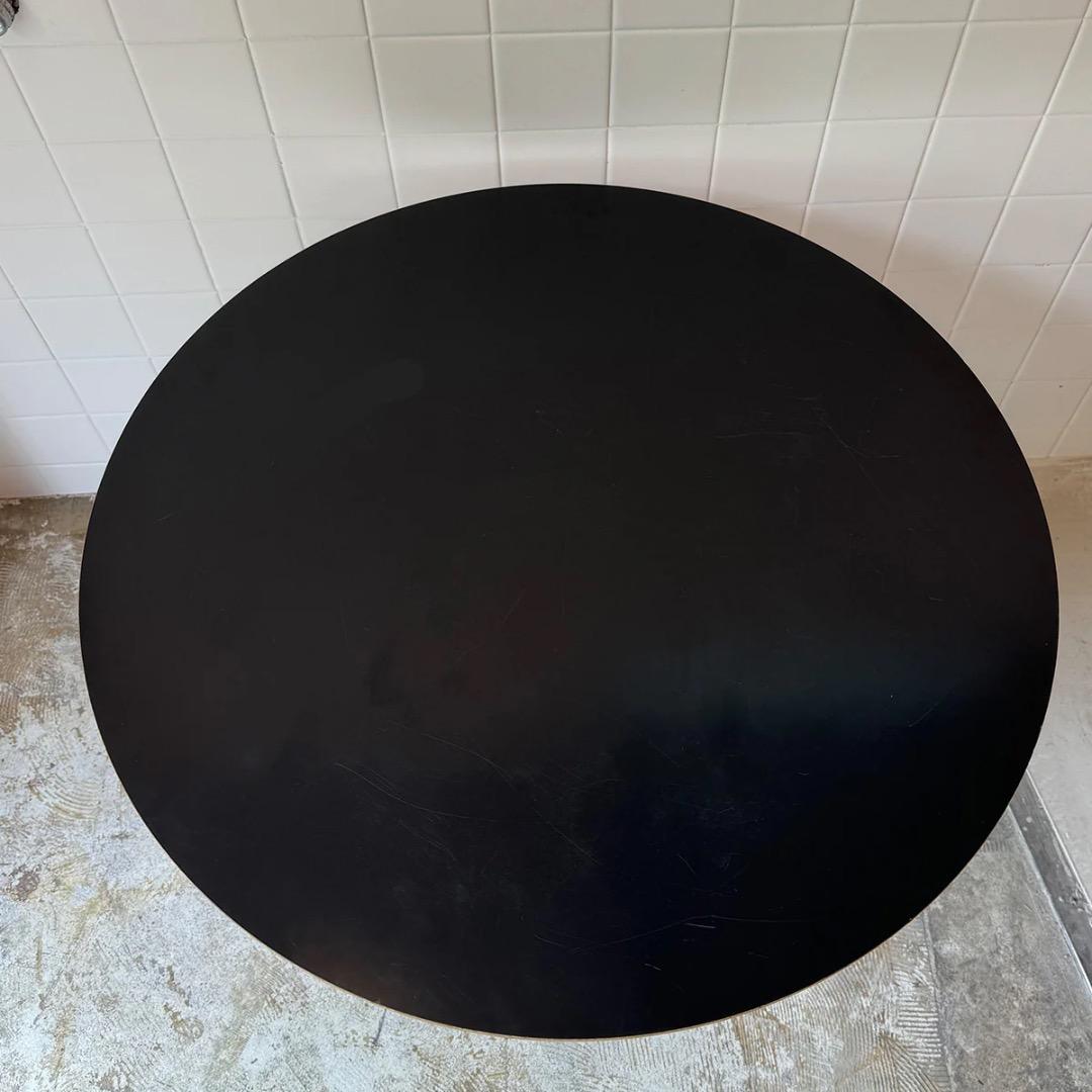 ハーマンミラー社のペデスタルテーブル 2011年製 黒 古傷あり