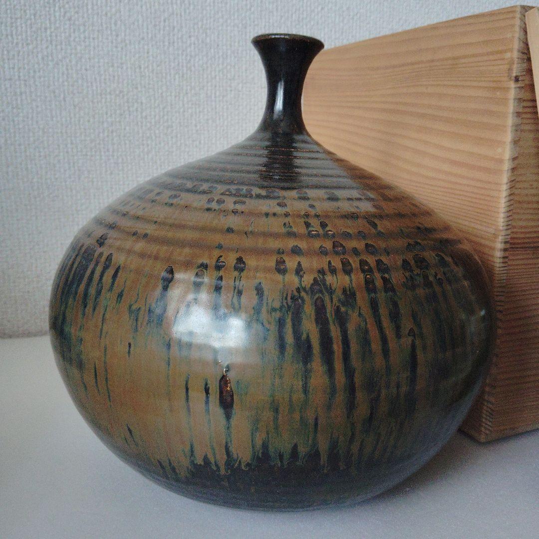 陶器の飾り壺、花瓶、 木箱付き 陶器の飾り壺、花瓶、 木箱付き