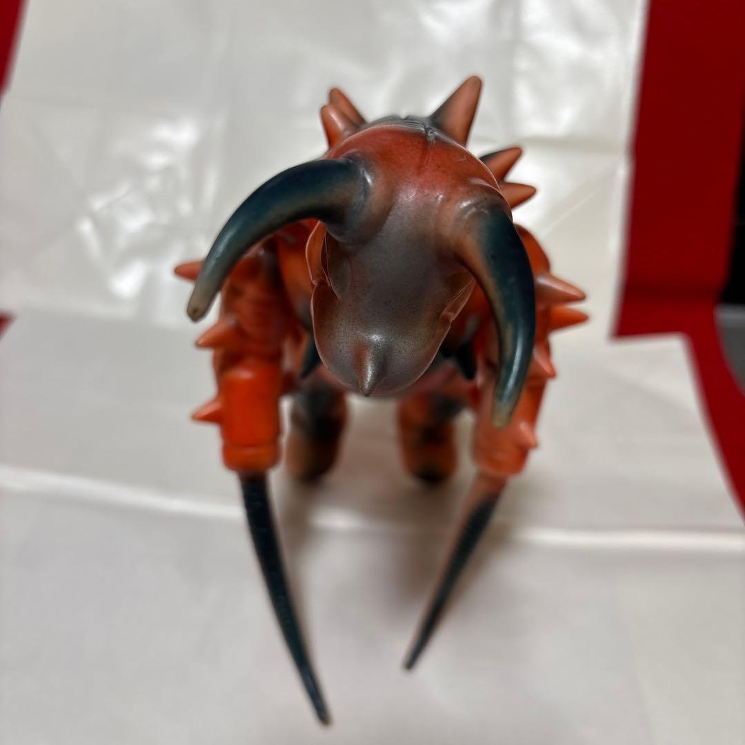 グドン　肌色成形色　超レア Siri