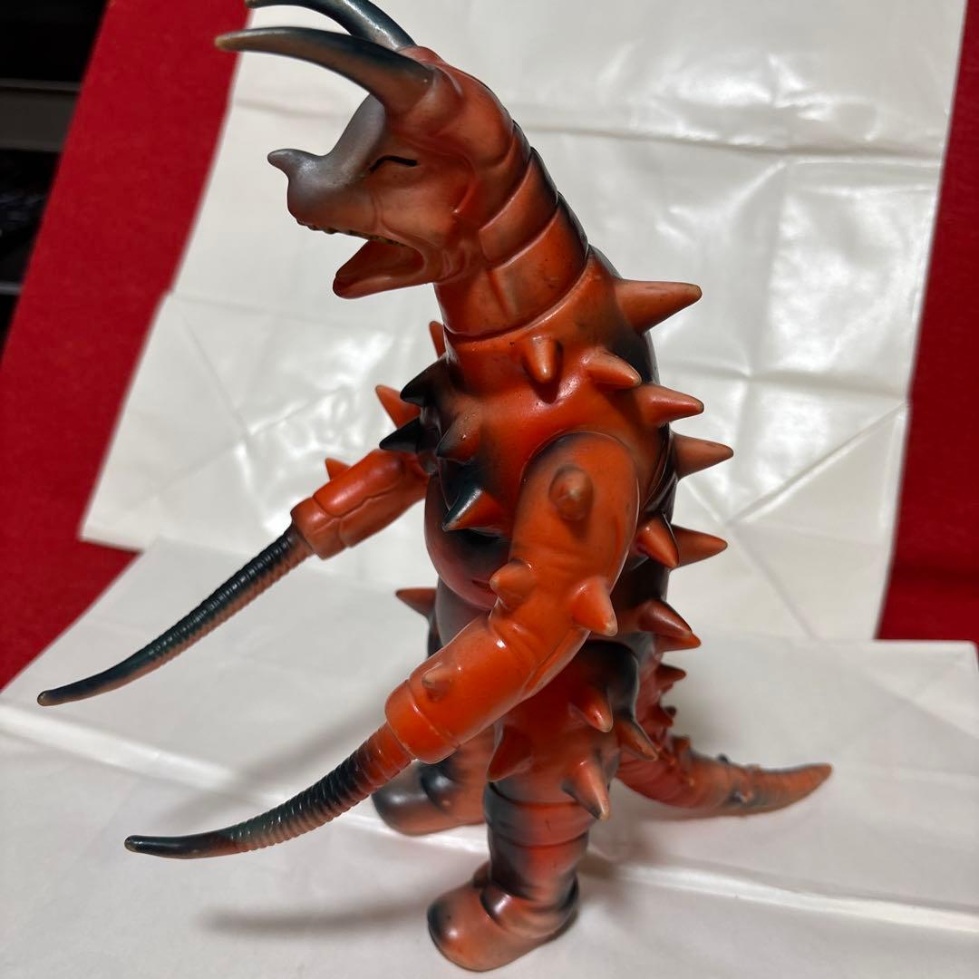 グドン　肌色成形色　超レア Siri