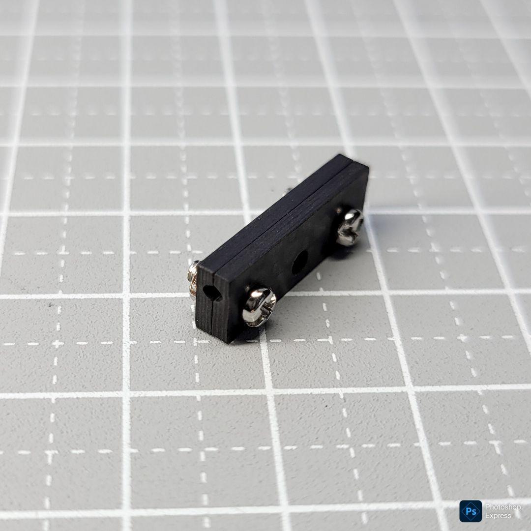 残り1個 CH-Fix【CNC加工】 フロント提灯用ヒンジ カーボン