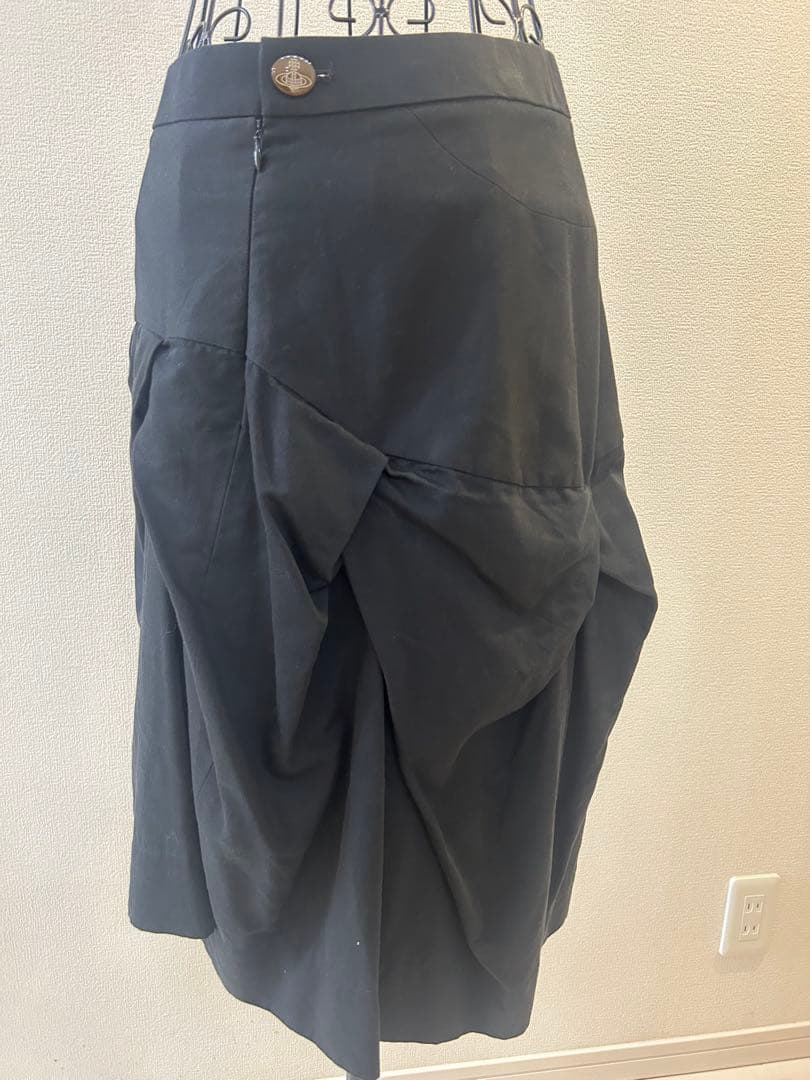 ⭐︎美品⭐︎ヴィヴィアンウエストウッド　タック入り黒フレアスカート　かわいい　個性的