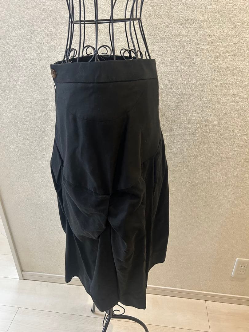⭐︎美品⭐︎ヴィヴィアンウエストウッド　タック入り黒フレアスカート　かわいい　個性的