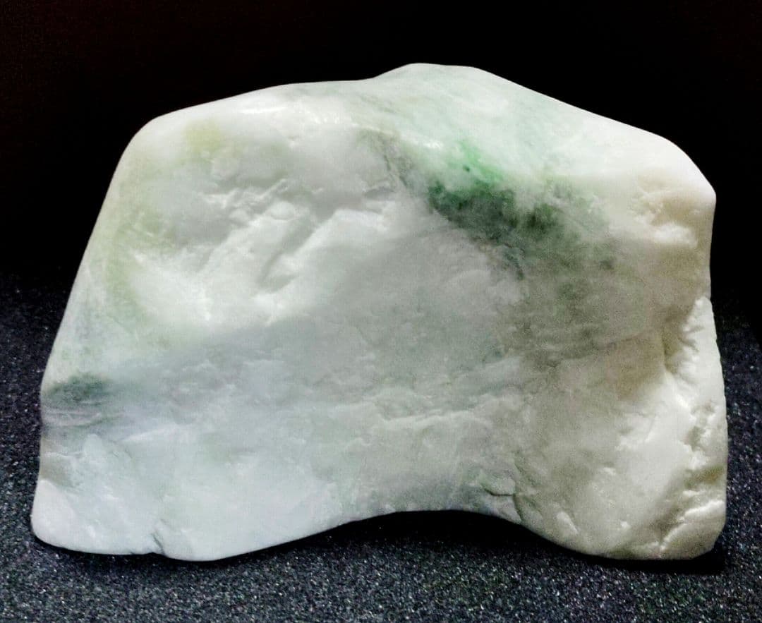 ★翡翠原石★糸魚川硬玉【小滝・2面カット磨き474ｇ】 ☆翡翠原石☆糸魚川硬玉【小滝・2面カット磨き474g】