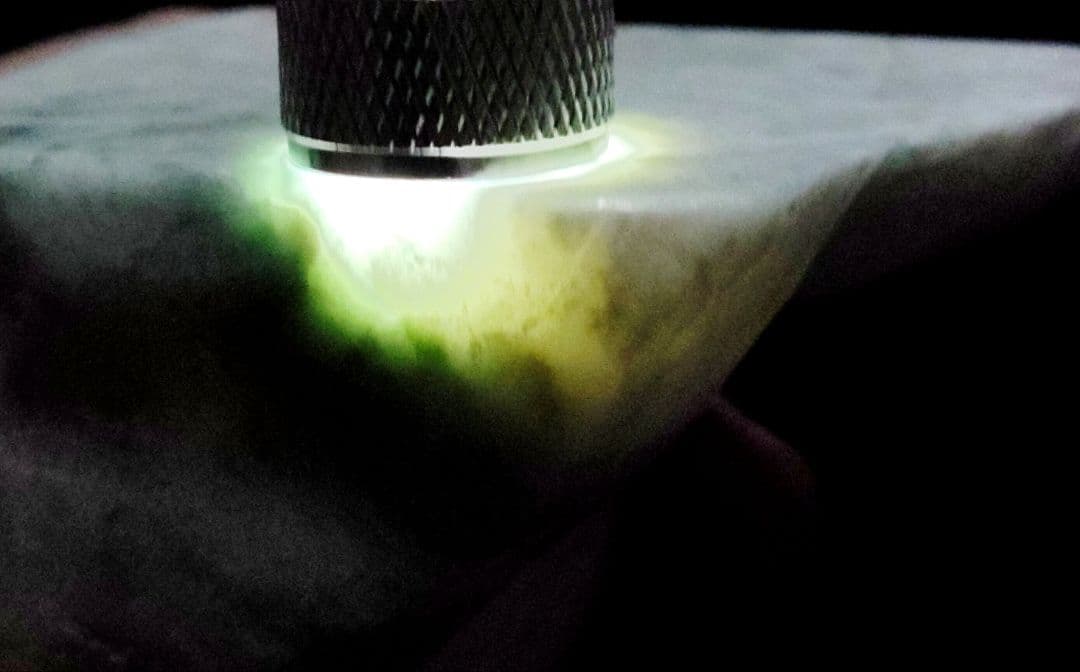 ☆翡翠原石☆糸魚川硬玉【小滝・2面カット磨き474g】