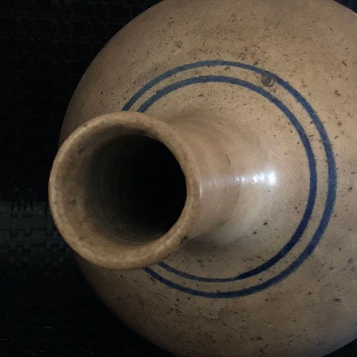 古美術品◼️蔵からかなり古そうな雰囲気の良い大きな古伊万里焼の壺、壷が出てきました