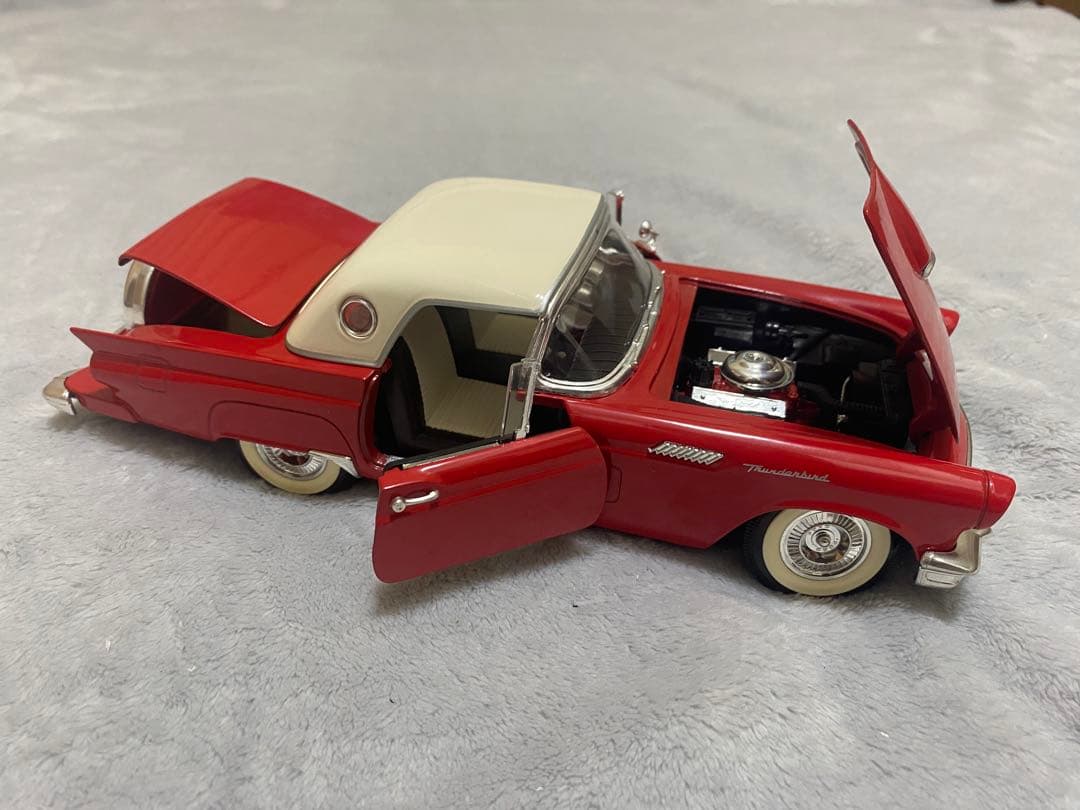 ミニカー ROAD Signature THUNDERBIRD 1/18