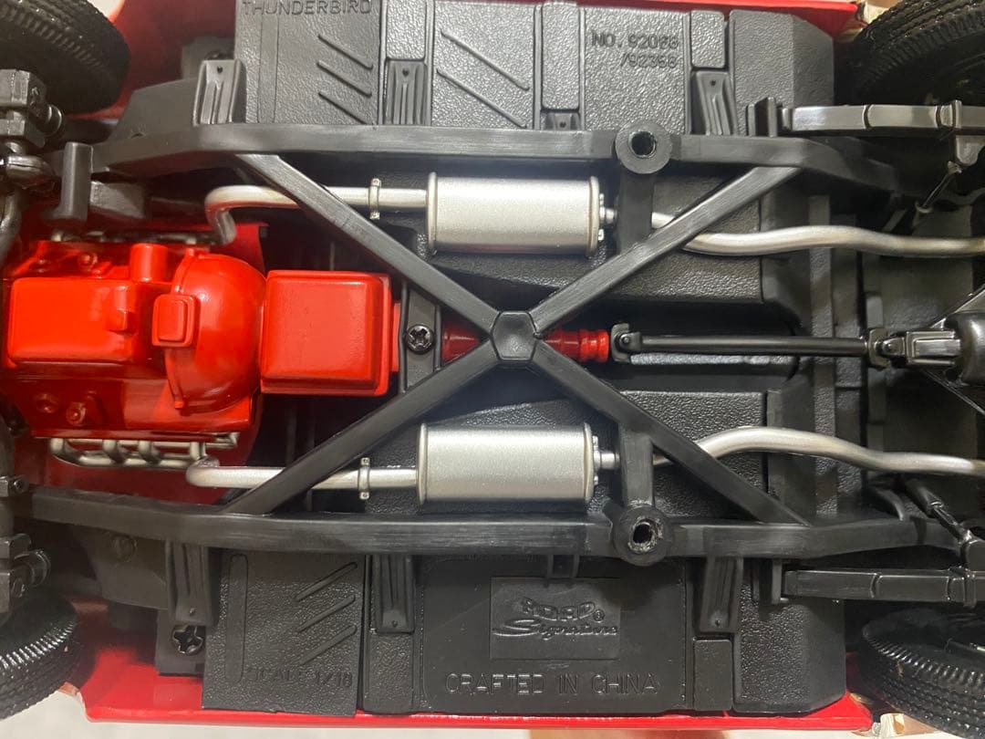 ミニカー ROAD Signature THUNDERBIRD 1/18