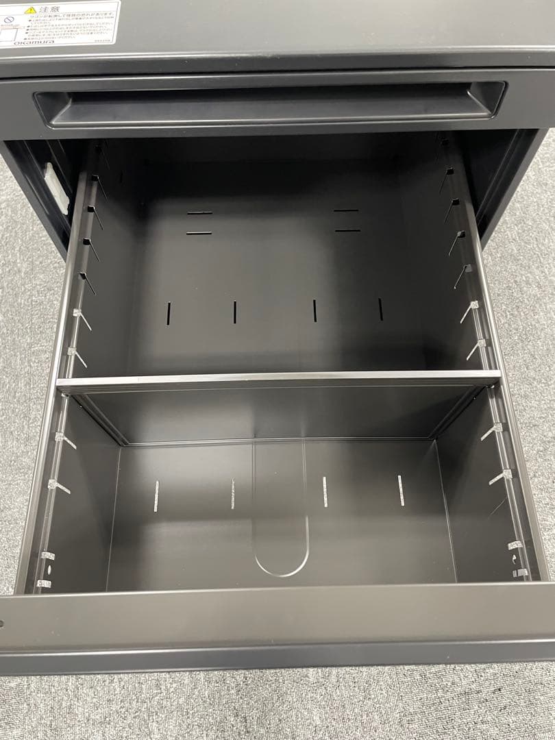 美品 オカムラ okamura 黒の収納キャビネット（ロック付き） 3段