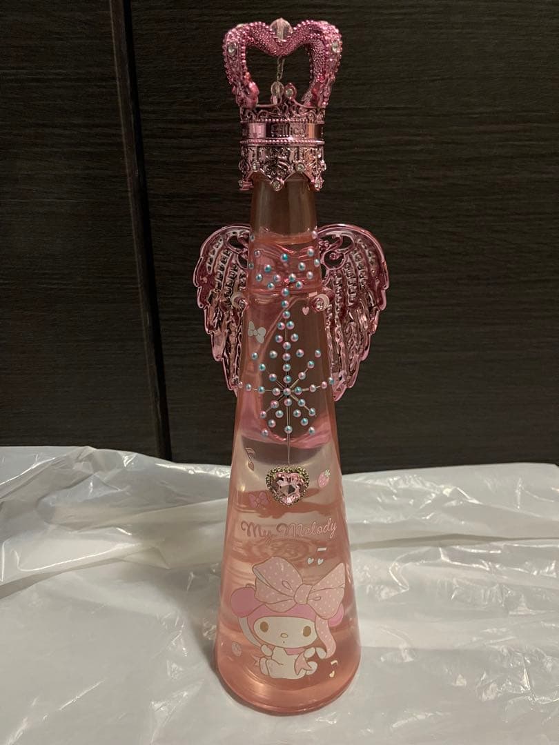 即完売　フィリコ　マイメロディ　新品未開封　羽根付き　中身有り　サンリオ　ボトル サンリオコラボ最新作】 雲の上で眠るマイメロディ。どんな夢を見てる