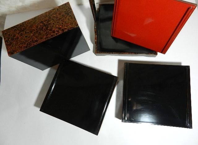 若狭塗漆芸品　持手台付き三段重箱（菓子器、茶道具）