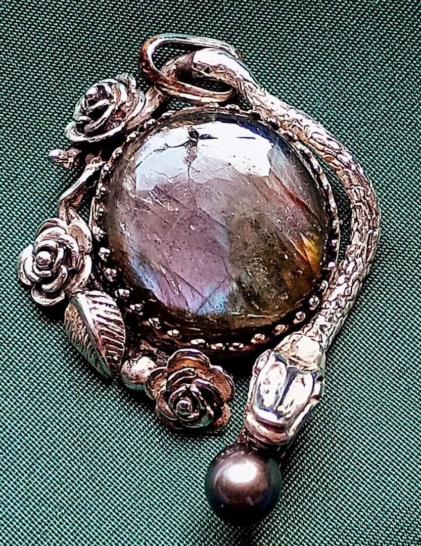 夕夏様専用/レジン/紅葉と子犬達 蓄光 オルゴナイトネックレス