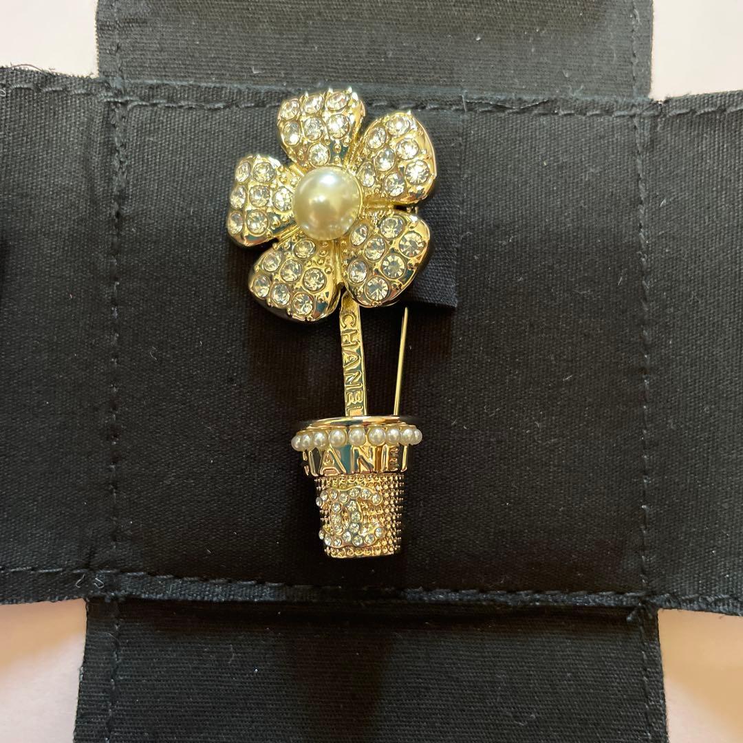 シャネルブローチ フラワーモチーフ ラインストーン