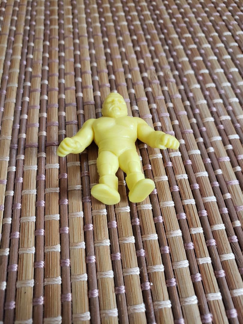 プロレス消しゴム　アニマルウォーリア　黄色　キン消し　キャラクター