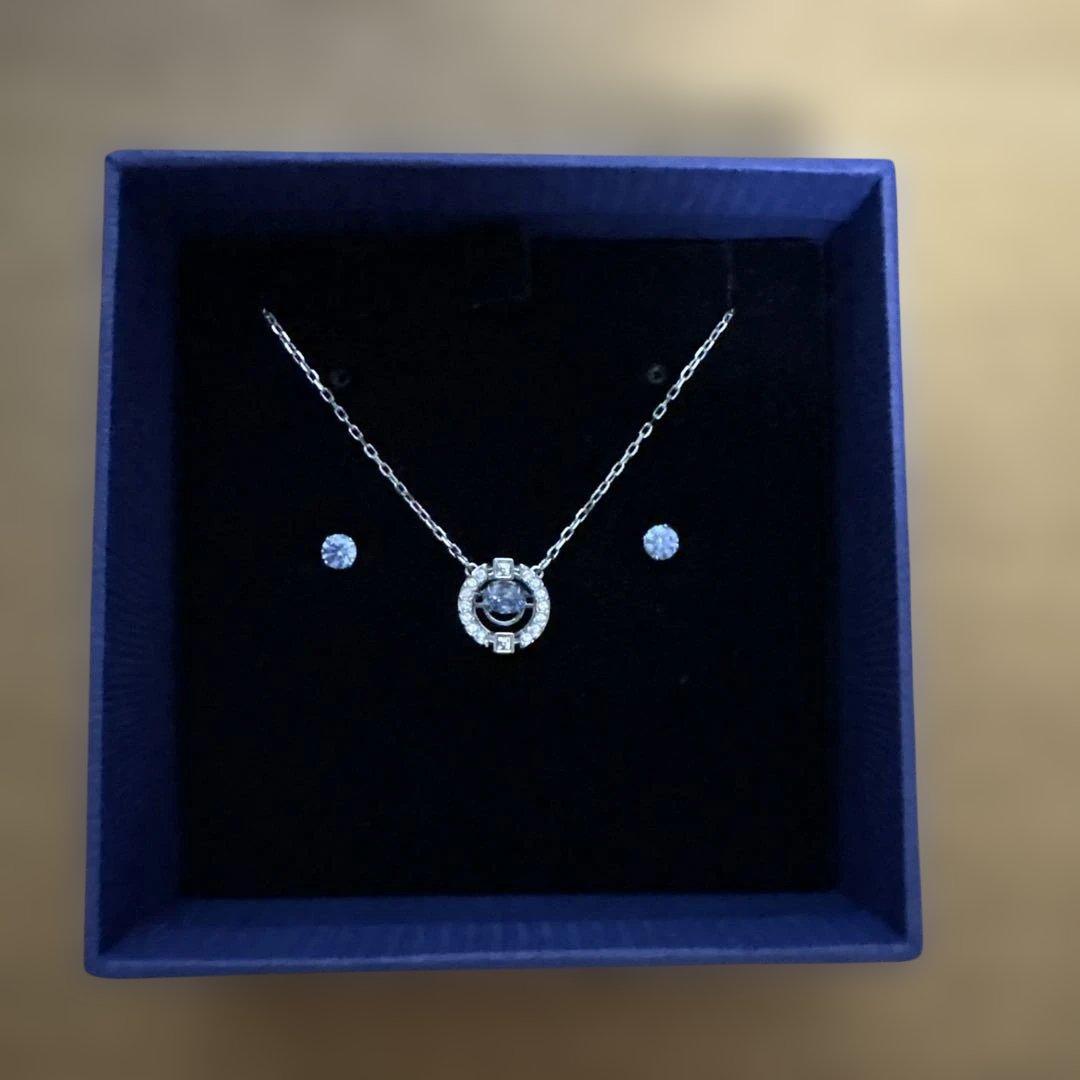 ⭐︎⭐︎お値下げしました⭐︎⭐︎SWAROVSKI ネックレス&ピアスセット