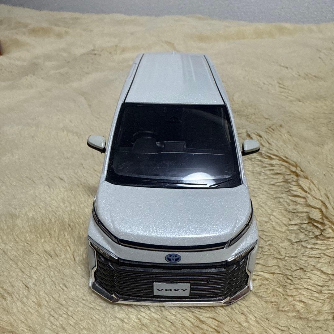 トヨタ ヴォクシー VOXY 90系 1/30 ホワイトパール