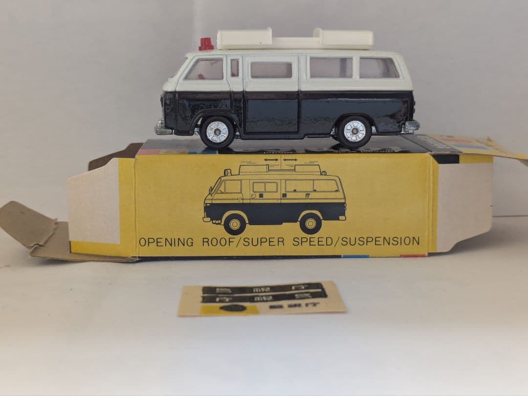トミカ 黒箱67 　ニッサンキャブオール　事故処理車　　当時物美品