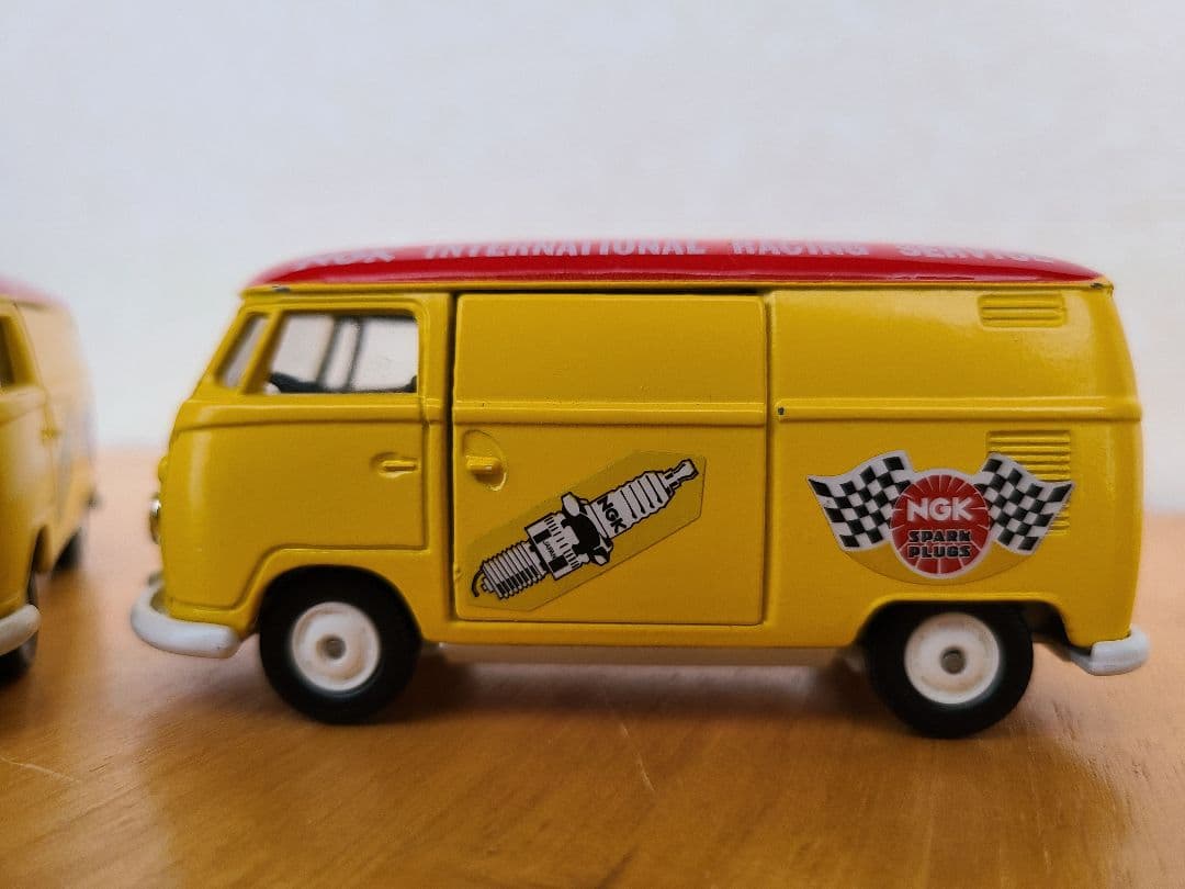 トミカ/Tomika　ビンテージ　VWデリバリーバン(右)