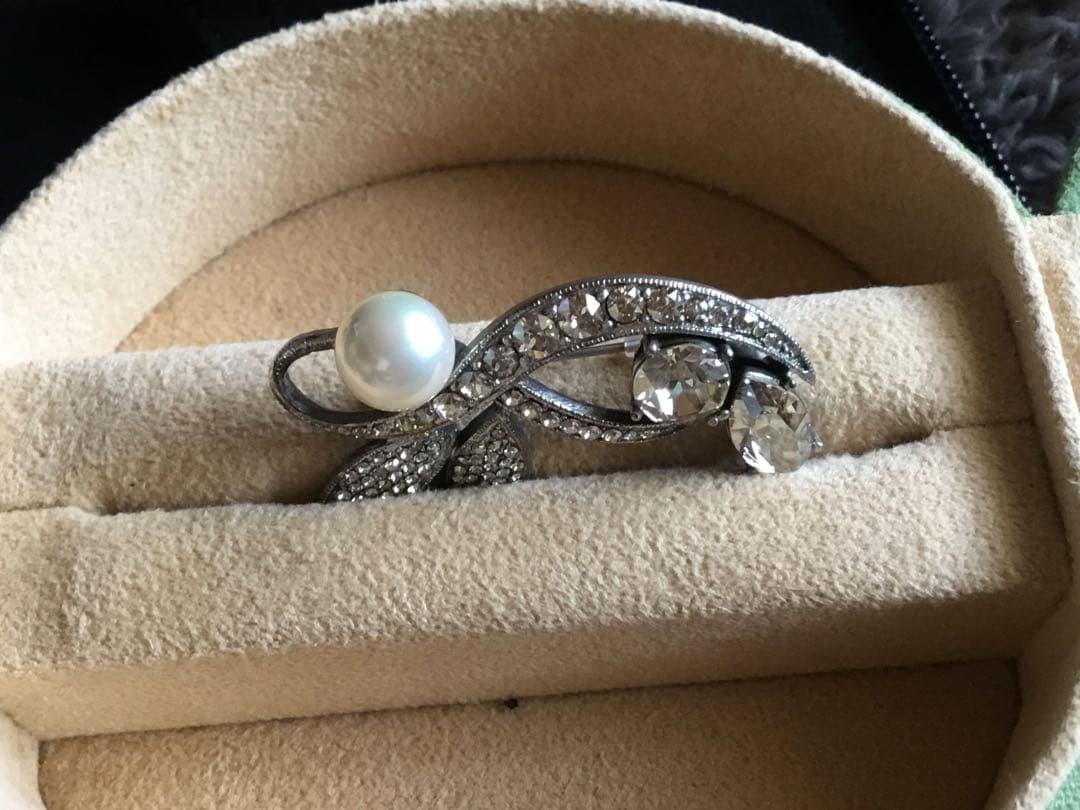 在庫一掃セール中！職人技が一粒光るパールと輝きを放つストーン