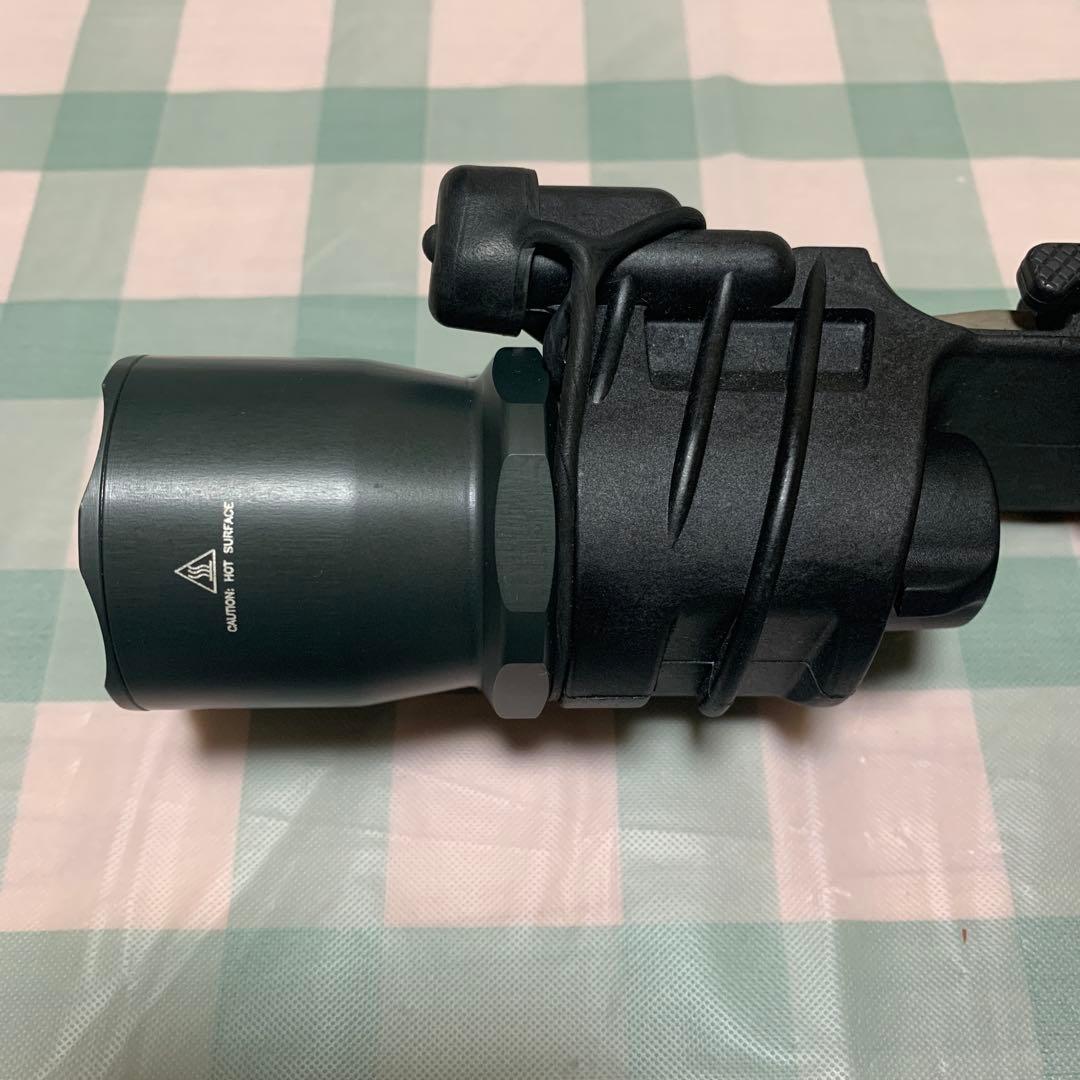 実物】SureFireM900A ホワイト フォアグリップウェポンライト 旧型