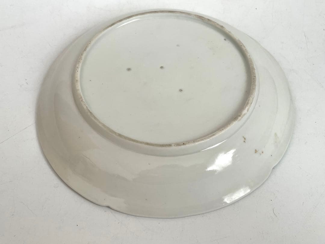 骨董　アンティーク　柿右衛門白磁　陽刻　印刻　柿右衛門　輪花皿　松竹梅　六寸皿