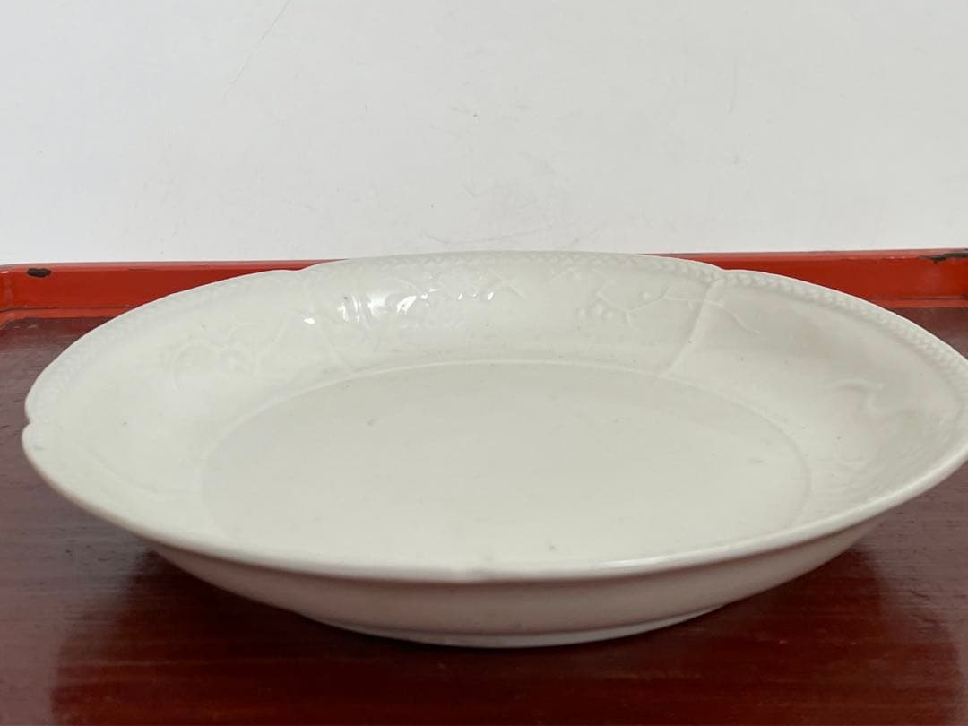 骨董　アンティーク　柿右衛門白磁　陽刻　印刻　柿右衛門　輪花皿　松竹梅　六寸皿