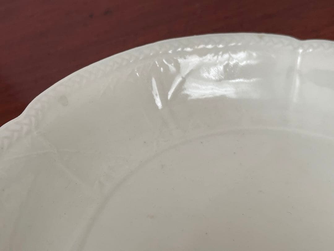 骨董　アンティーク　柿右衛門白磁　陽刻　印刻　柿右衛門　輪花皿　松竹梅　六寸皿