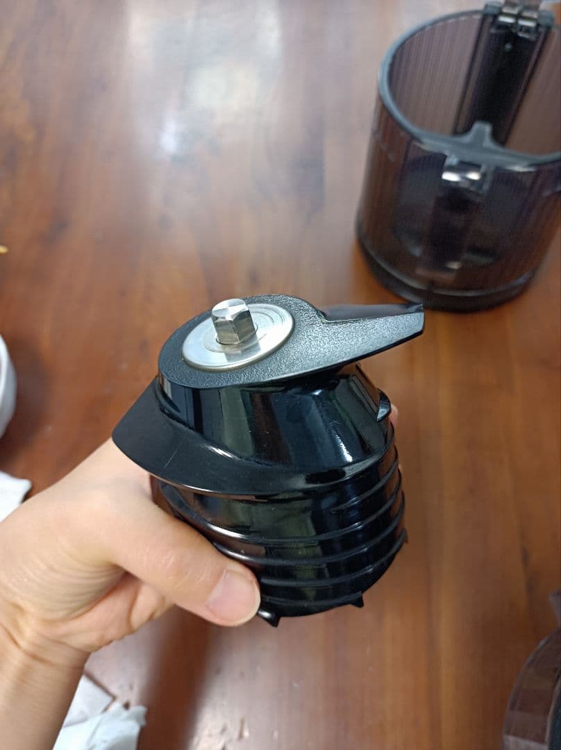 にんじんジュースにも！健康へ！HUROM H70ST コールドプレスジューサー