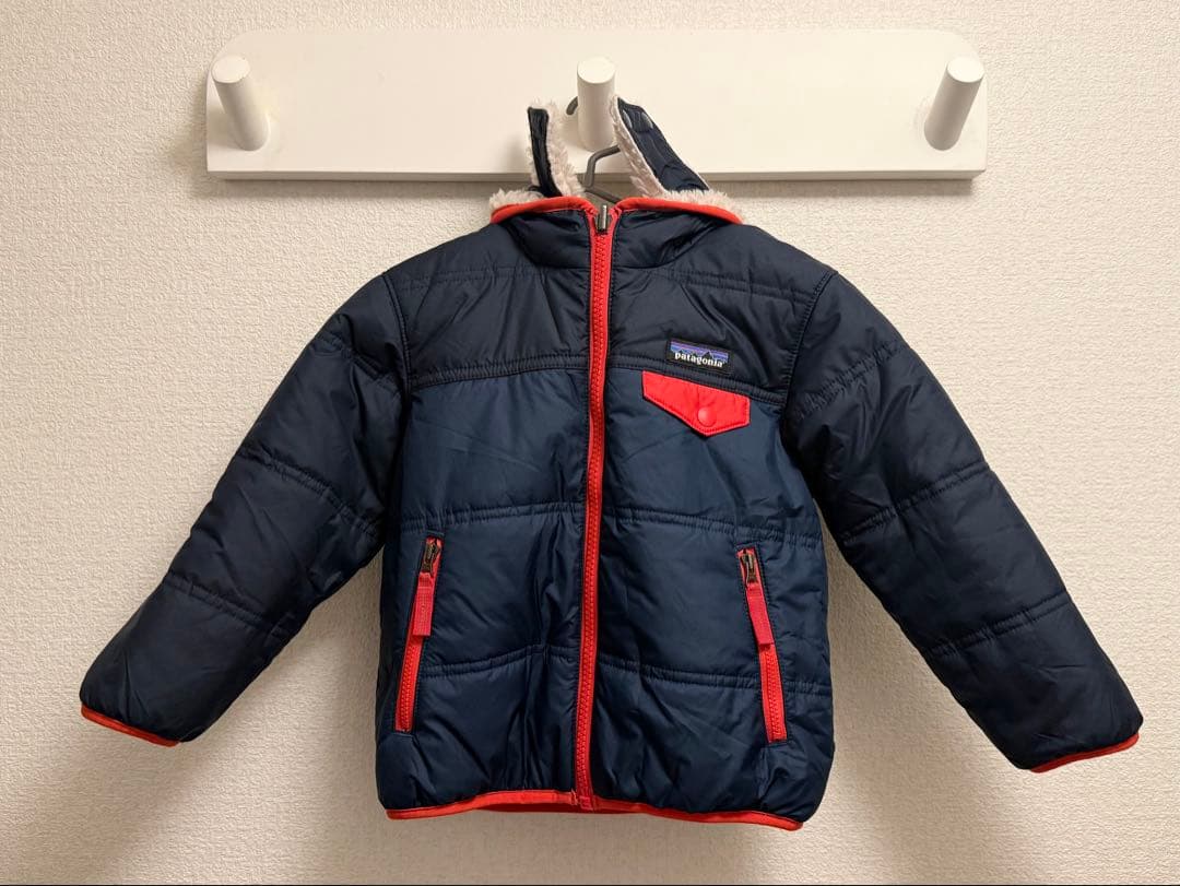 【1度試着のみの美品]patagonia95cmリバーシブルトリブルズフーディ