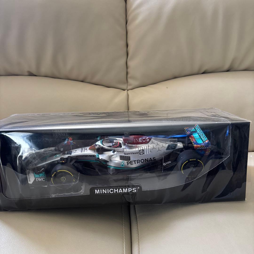 1/18 ミニチャンプス メルセデスAMG W13 G.ラッセル 1/18 ミニチャンプス メルセデスAMG W13 G.ラッセル 1/18