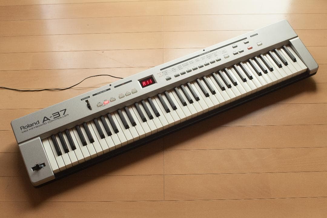 ROLAND A-37 MIDI キーボード コントローラー, 76鍵盤 - 鍵盤楽器安い 価格