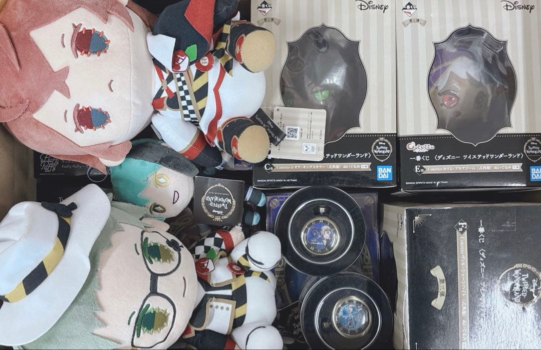 ツイステッドワンダーランド ツイステ ぬいぐるみ アクスタ 缶バッジ