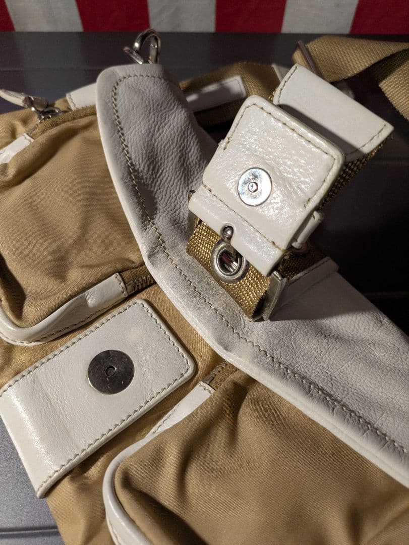 【美品】PRADA 　プラダ　三角プレート　ショルダー　レザー　金具　ナイロン