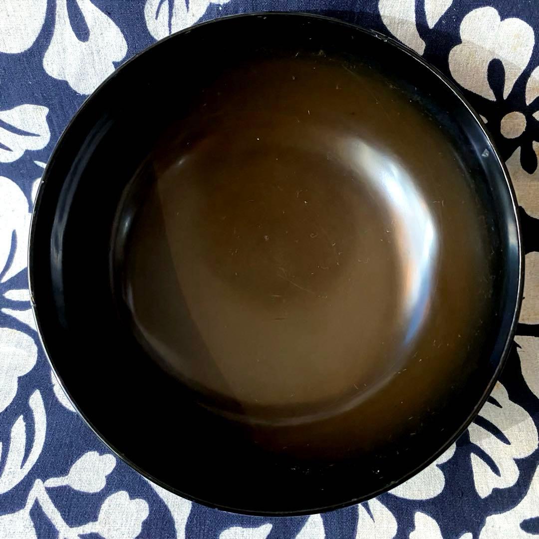 大正時代物・骨董 天然木製黒色漆器椀 金蒔絵・風景画に松葉 菓子椀・