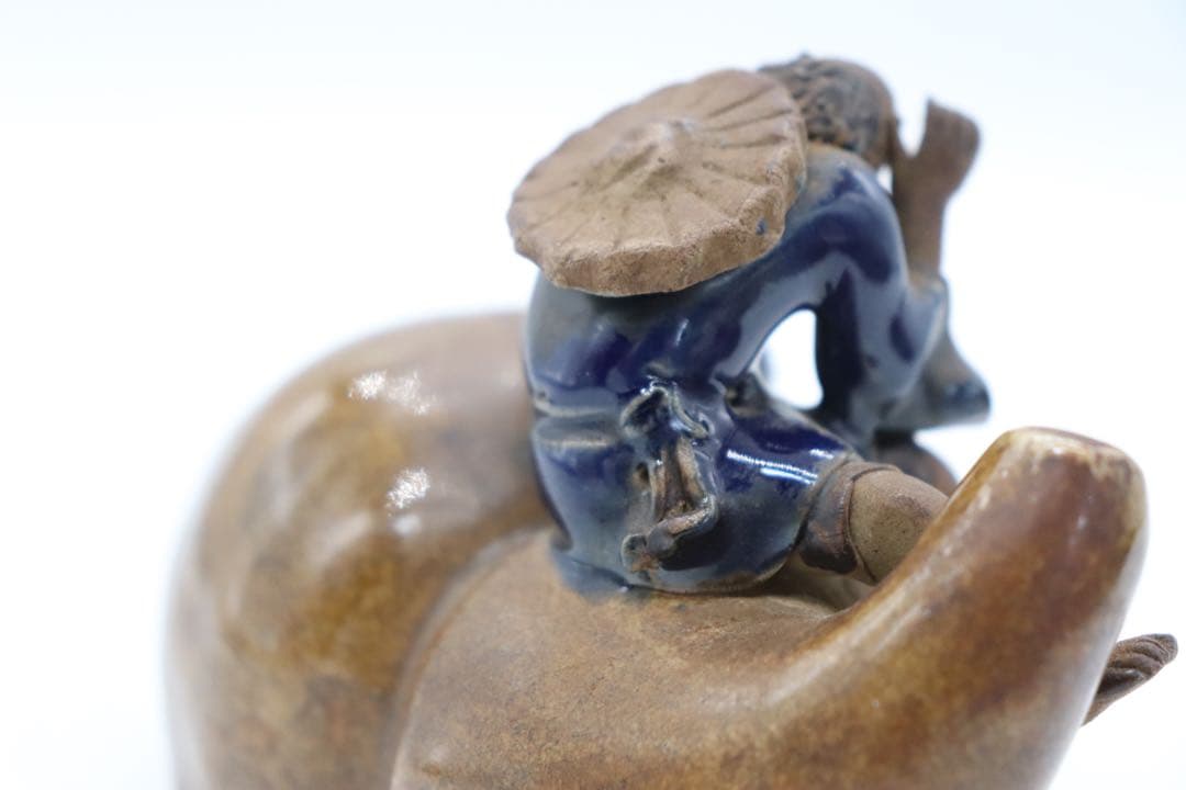 中国　石湾窯　瓢箪に乗っている人物　送料込み250326